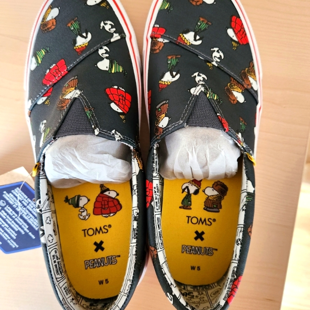 BNIB. TOMS X PEANUTS.